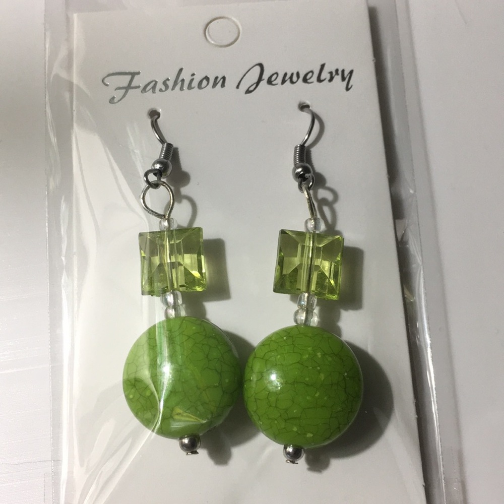 Leaf green beaded lightweight earrings